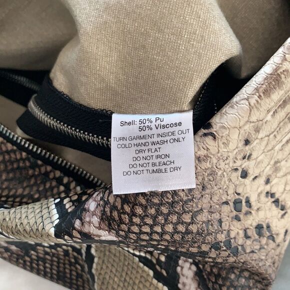 I Am Gia mini skirt faux snakeskin with zipper detailing sz xs - Picture 7 of 9